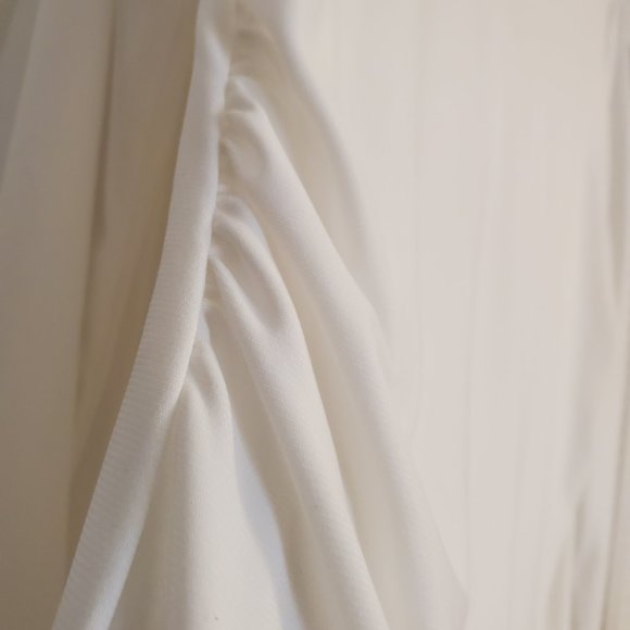 White House Black Market Long Sleeve White Blouse with Gold Chain (XL) - Picture 3 of 6